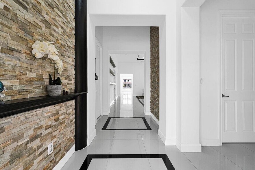 Building Photo - 2952 NW 84th Ter