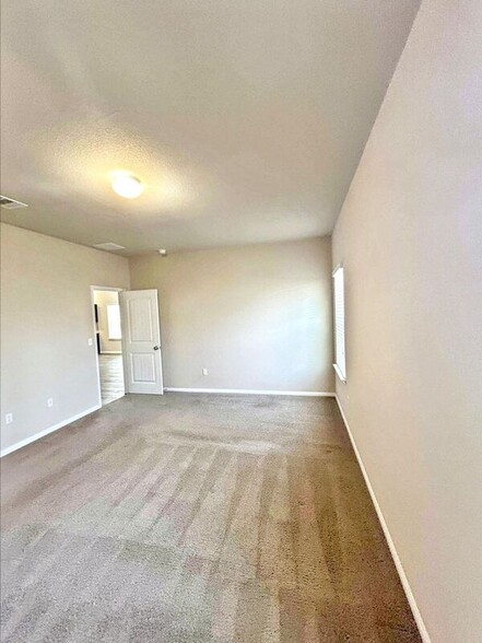 Building Photo - 215 Cibolo Creek Dr