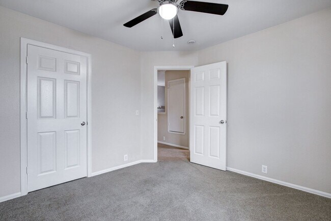 Building Photo - 3-Bedroom Townhouse with Open Floor Plan and Spacious Backyard Near Lackland AFB