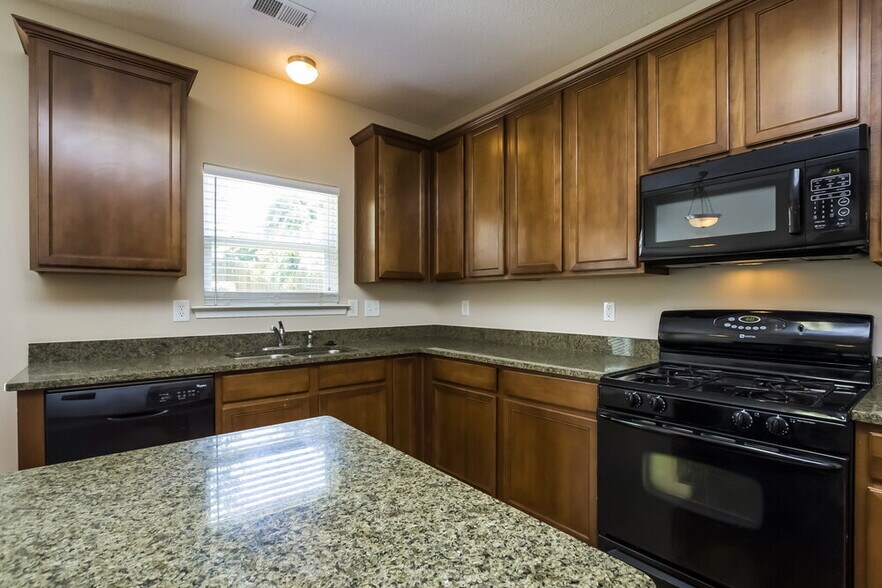 Building Photo - 3404 Silver Stream Way NW