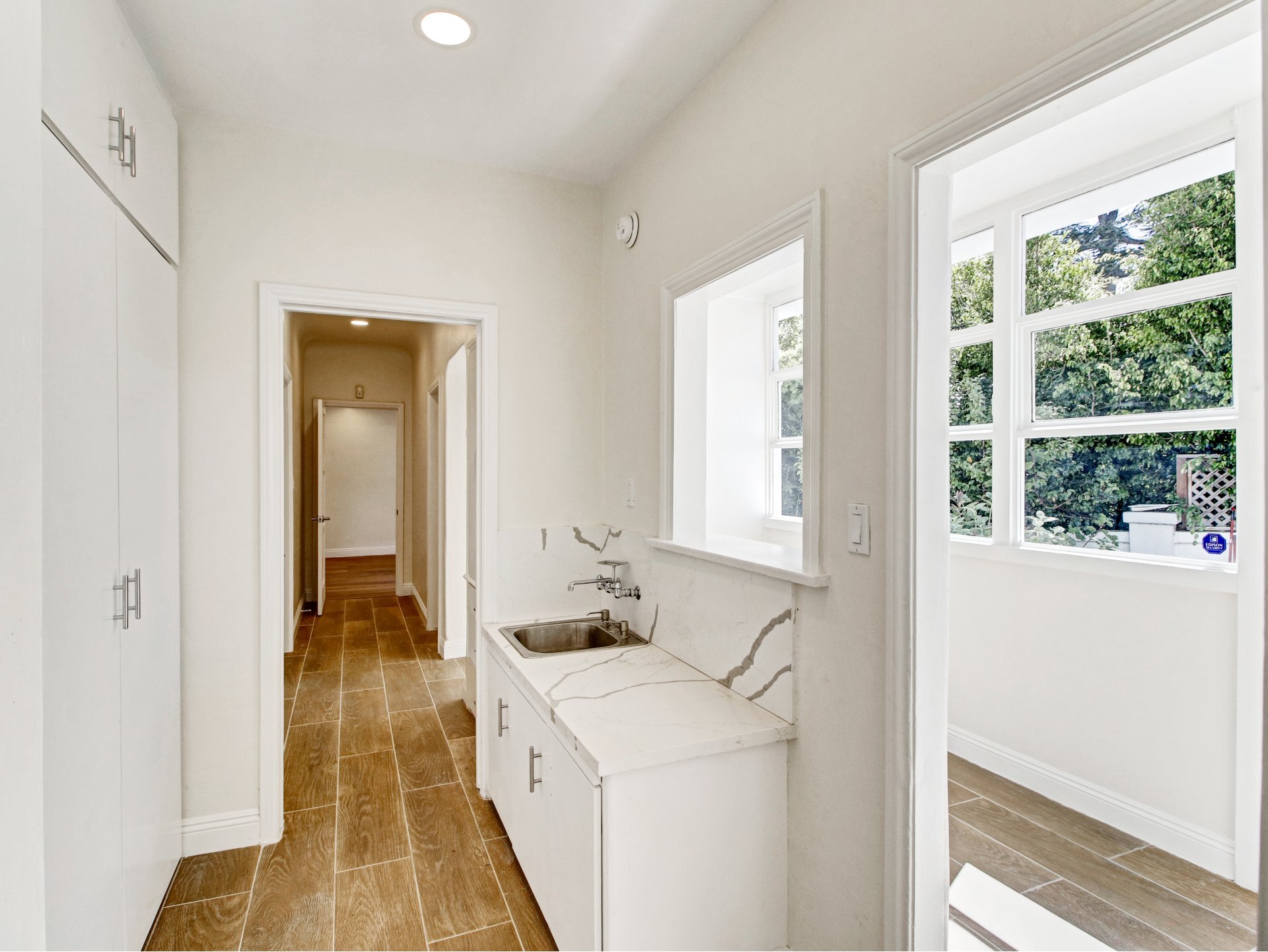 Building Photo - 10563 Lindbrook Dr