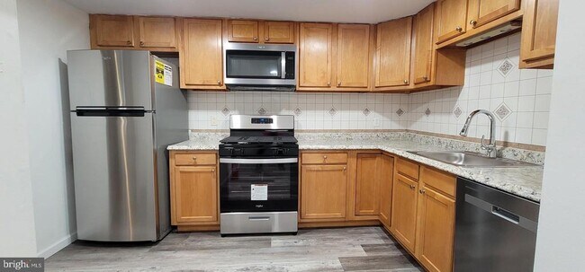 Building Photo - 2209 Greenwood Dr