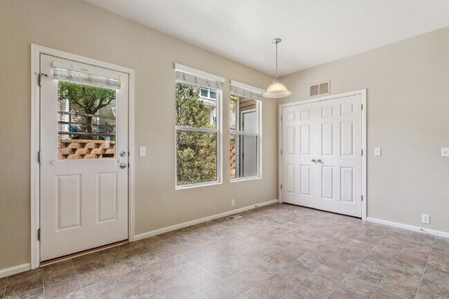 Building Photo - Well-Maintained 3-Bedroom Townhome with Central A/C and Open Layout