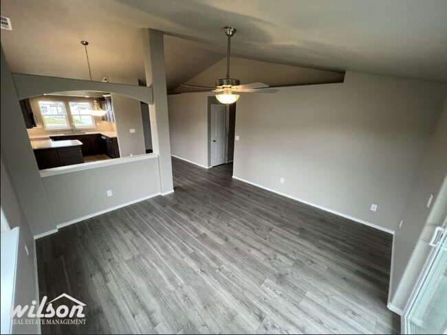 Building Photo - Charming 3BD/2BA in West Valley - Your Ide...
