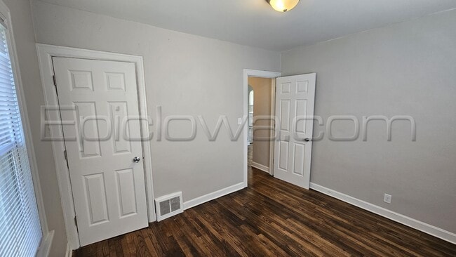 Building Photo - 436 36th St NE