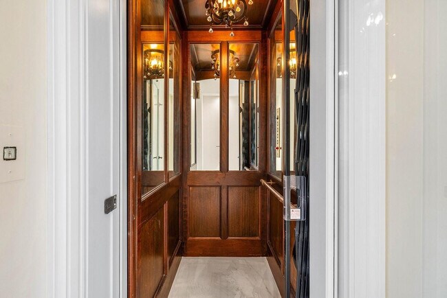 Building Photo - 549 NE 19th Ave