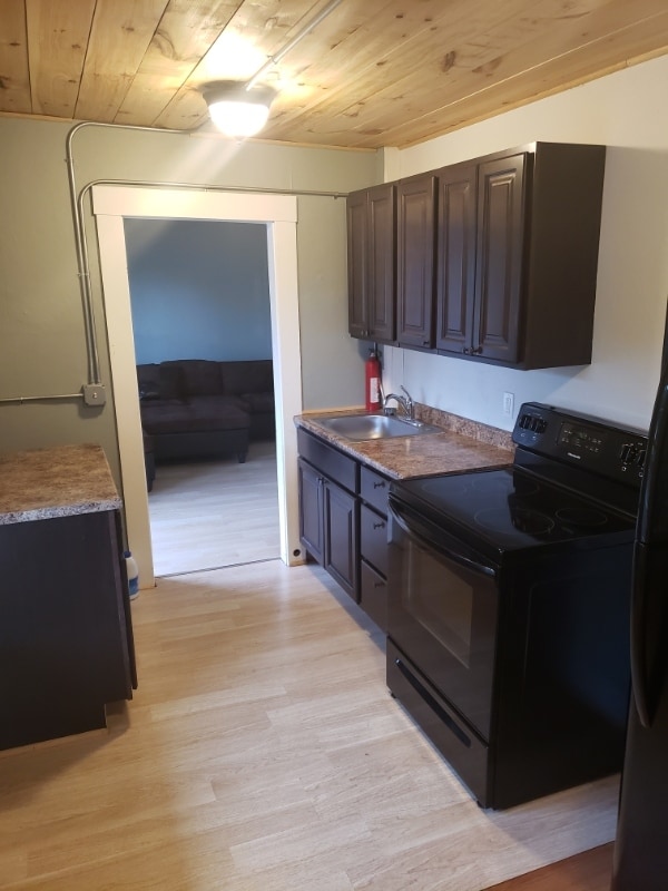 Building Photo - 150 Washington St