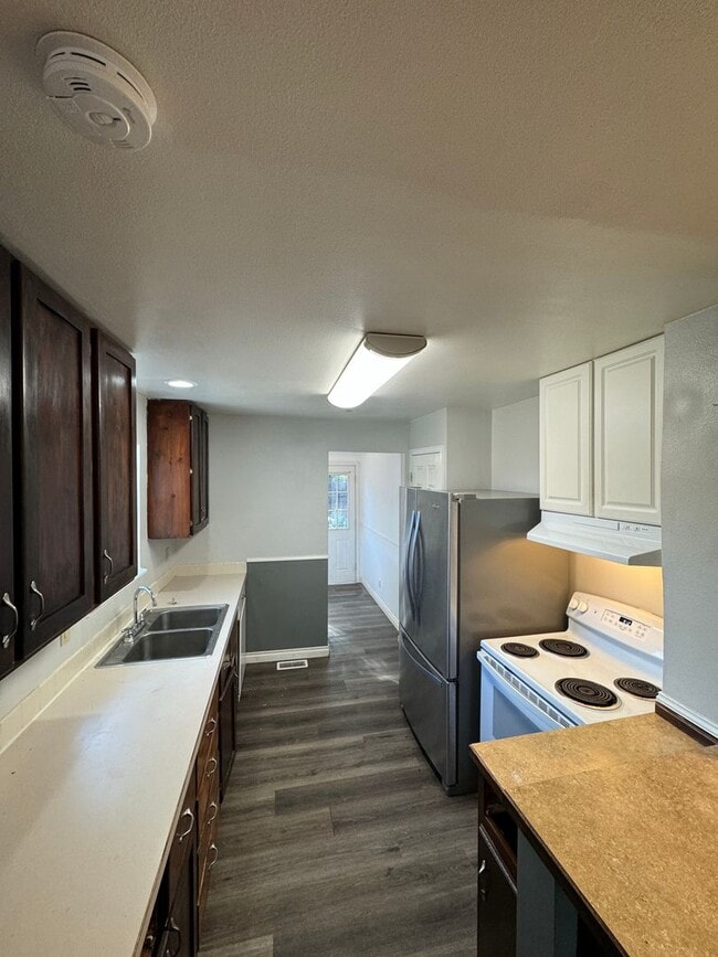 Building Photo - Non-Refundable & Security Deposit Total: $1450.00