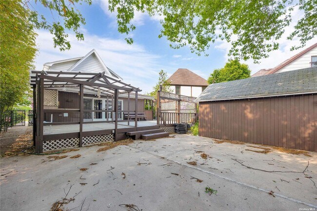 Building Photo - 20 Point Crescent