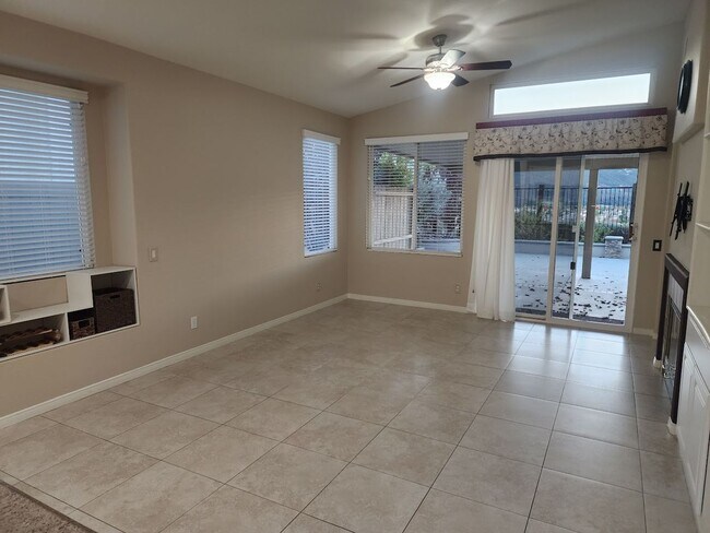 Building Photo - 4 Bedroom Single Level Home in Redhawk wit...