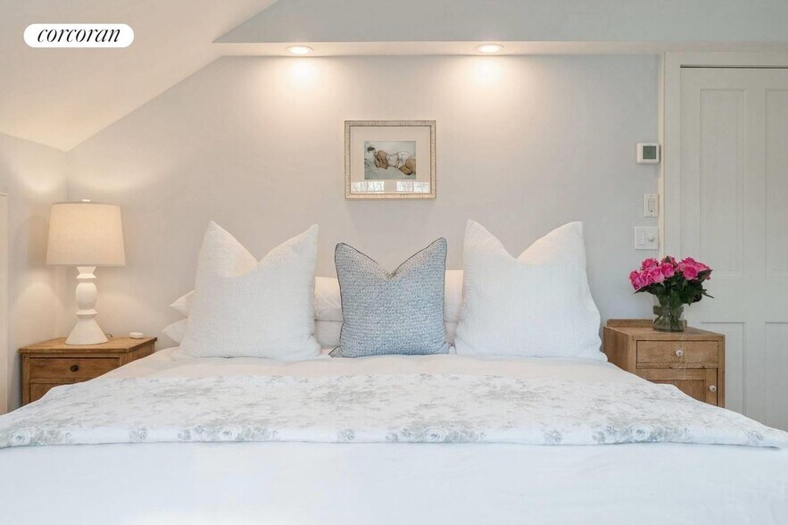 Building Photo - 70 Miller Ln E