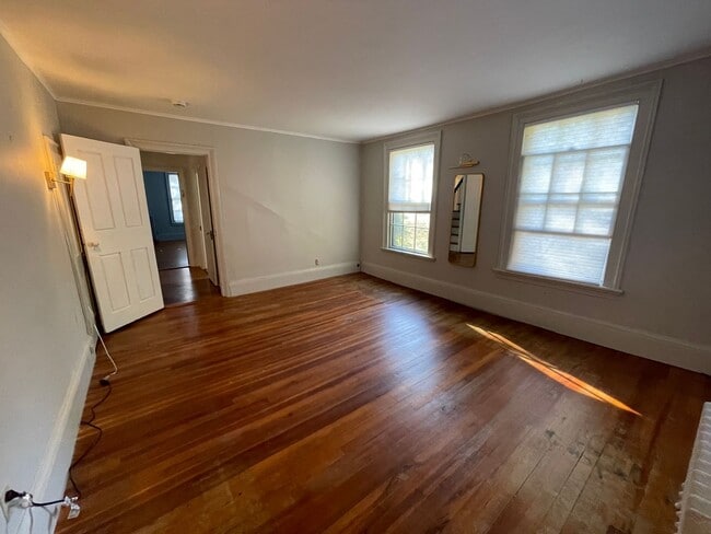 Building Photo - Charming 5-Bedroom 3.5 bath Home for Rent ...