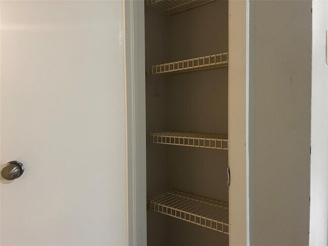 Building Photo - 8419 Hearth Dr