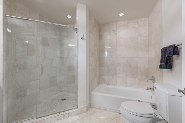 Building Photo - 8220 Crestwood Heights Dr