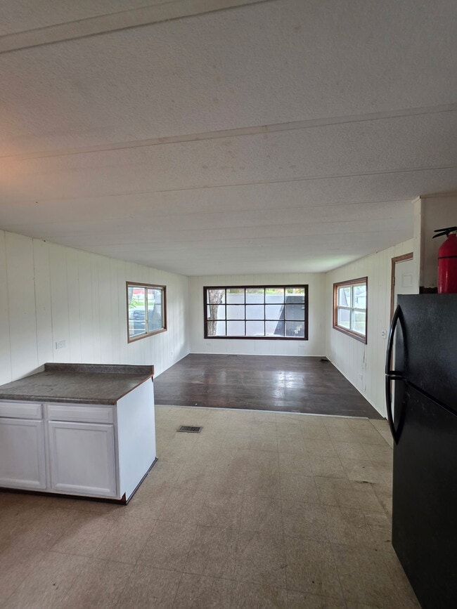 Primary Photo - 10561 N Loomis Rd