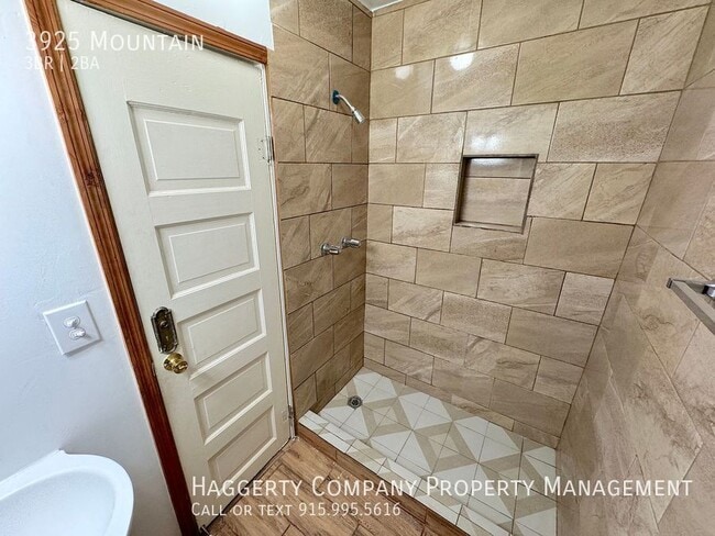 Building Photo - 3925 Mountain-