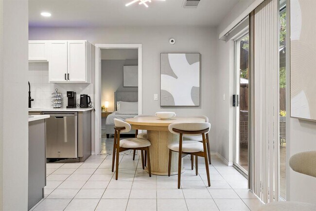 Building Photo - 2109 Kimra Ln
