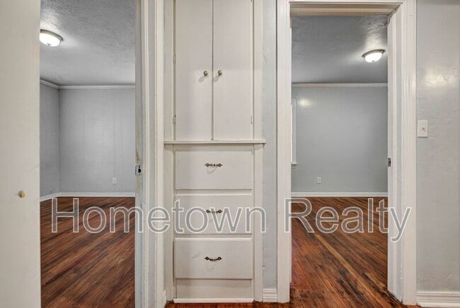 Building Photo - 3200 SW 38th St