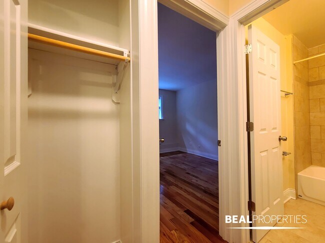Building Photo - 555 W Arlington Pl