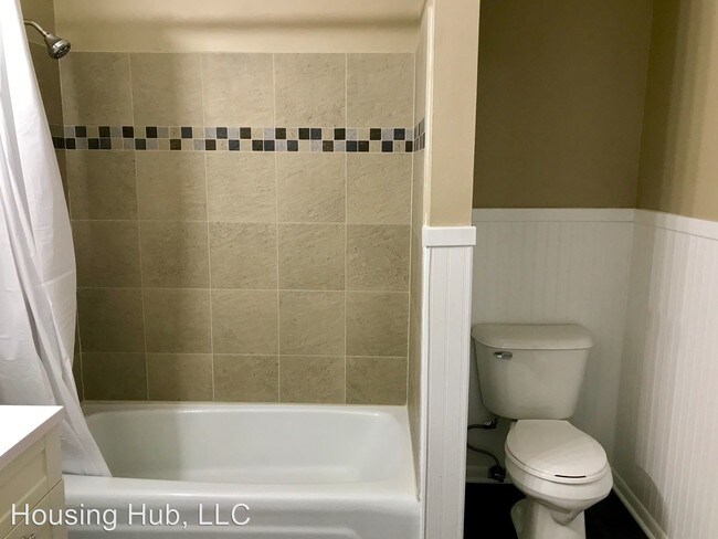 Building Photo - 795 6th St E