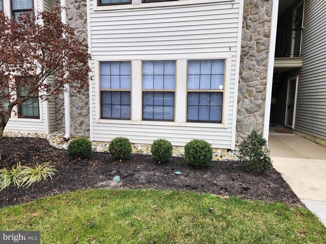 Building Photo - 5 Summit Ct