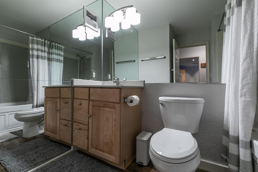 Building Photo - 420 Squaw Creek Rd