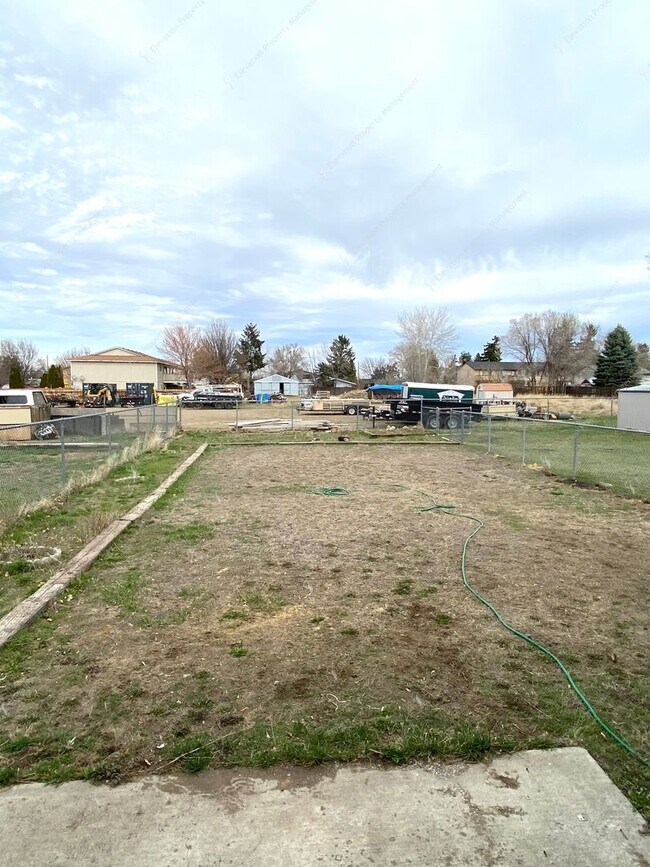 Building Photo - Bright Redmond Duplex — Steps from Umatilla Sports Complex, Garage & Fenced Yard