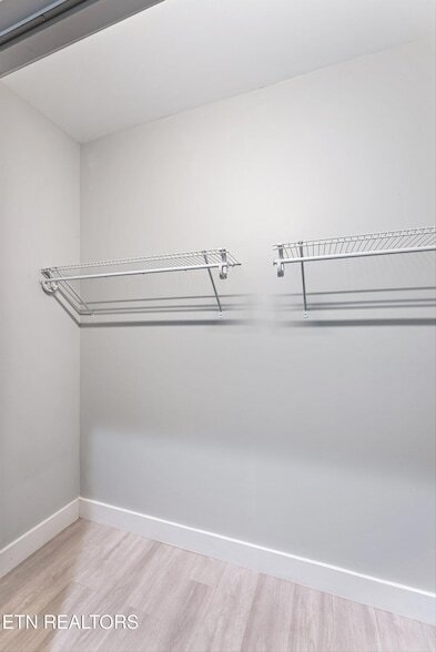 Building Photo - 5004 Knoxwood Dr