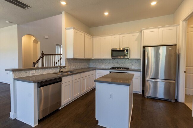Building Photo - Stunning two story 4 bedroom with den and media/ game area in Pflugerville!