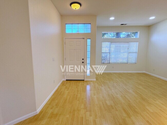 Building Photo - 2736 Genesee Dr