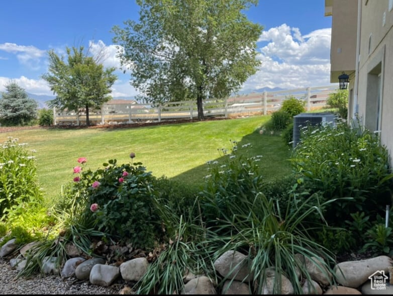 Building Photo - 143 E Box Elder Dr