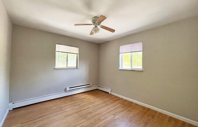 Building Photo - 562 Lowell Ave