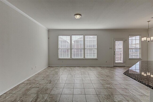 Building Photo - 339 Alamosa Dr