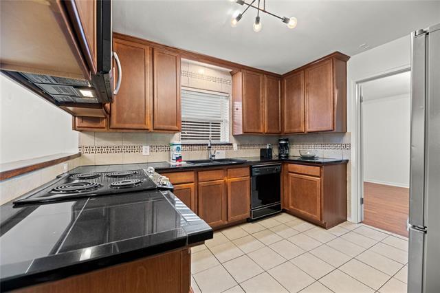 Building Photo - 9936 Lakemere Dr