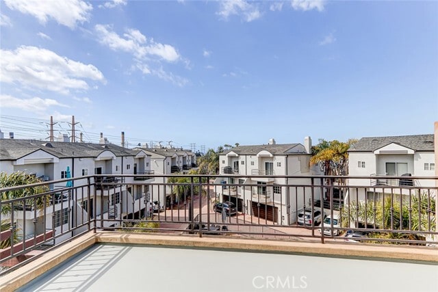 Building Photo - 594 1st St