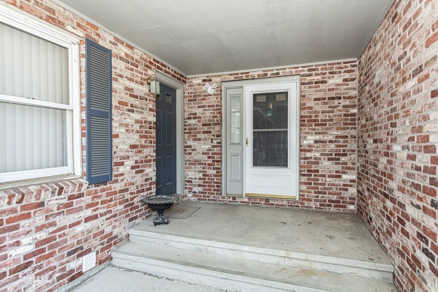 Building Photo - 52 Huntoon Ave