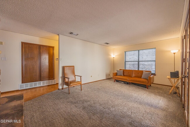 Building Photo - 6851 Ridge Top Dr