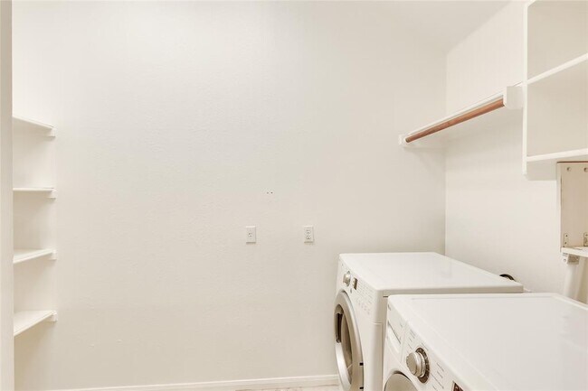 Building Photo - 15437 Fisher Island Dr