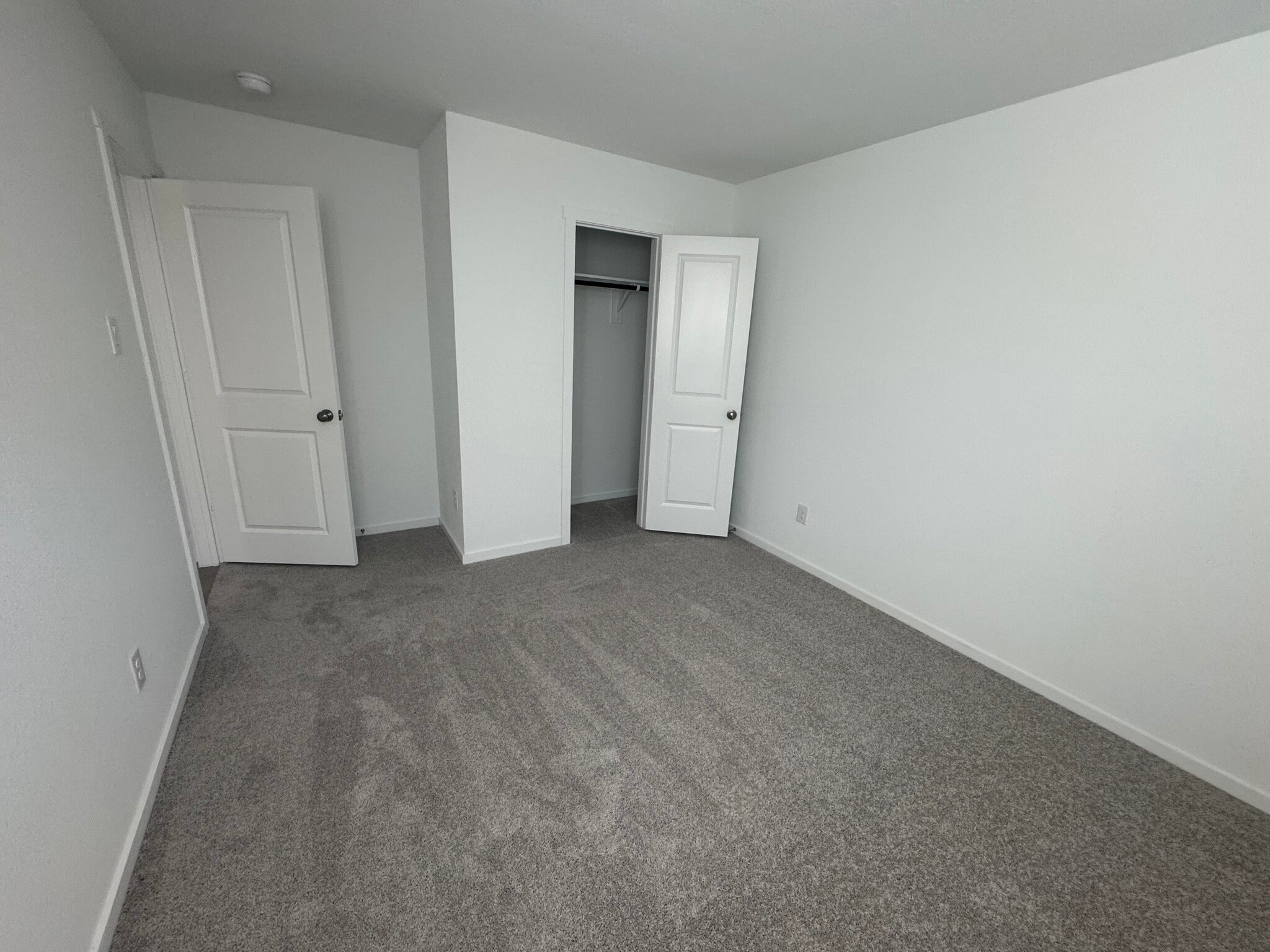 Bedroom 2 closet - 14138 Lampard St