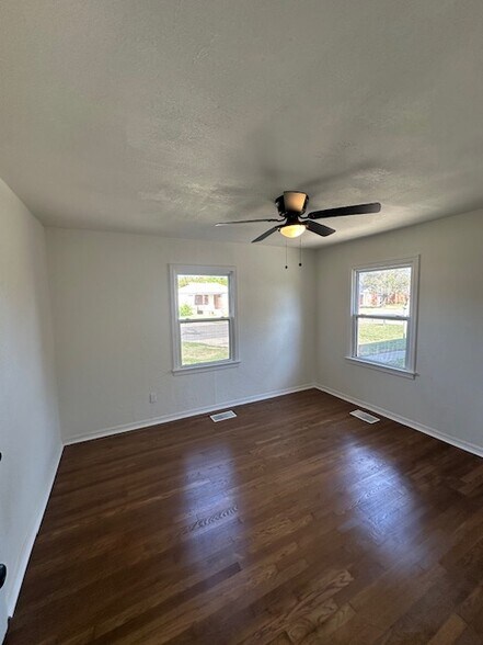 Building Photo - 314 E Ercoupe Dr