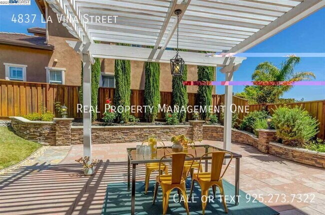 Building Photo - 4837 La Vina St