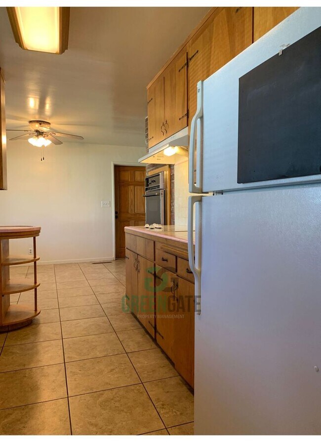 Building Photo - 338 3rd St