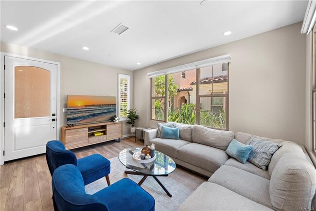 Building Photo - 107 Tubeflower