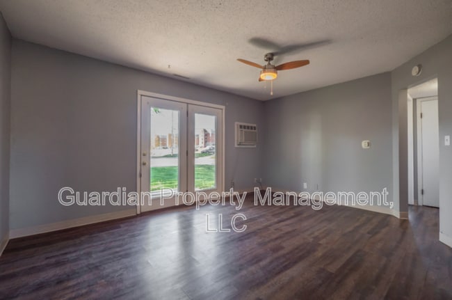 Primary Photo - 518.5 W 8th St