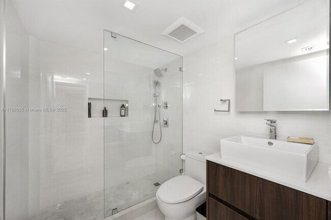 Building Photo - 6767 Collins Ave