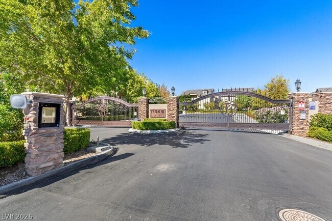 Building Photo - 9161 Tudor Park Pl