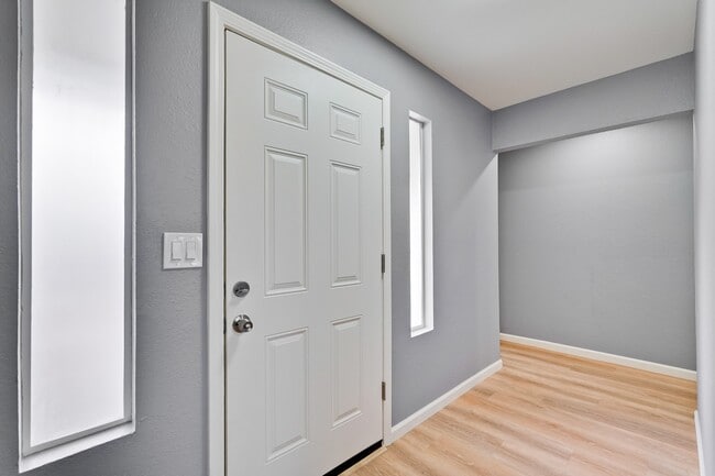 Building Photo - 1660 S Capitol Ave