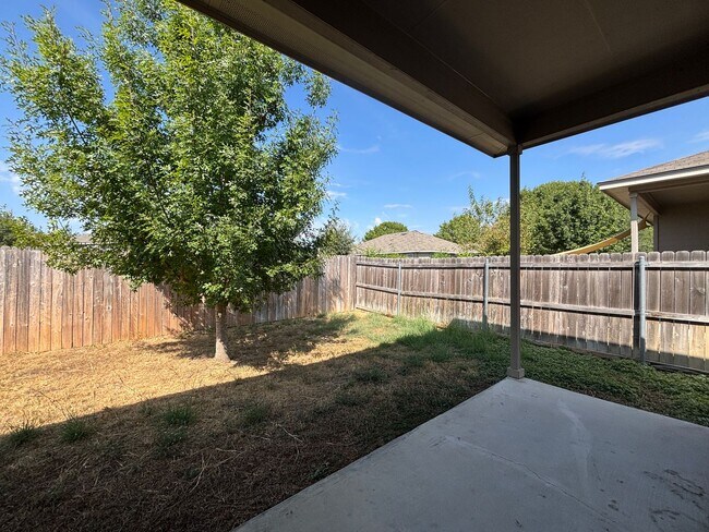 Building Photo - Luxury 3 Bed-2 Bath Duplex in NBTX!