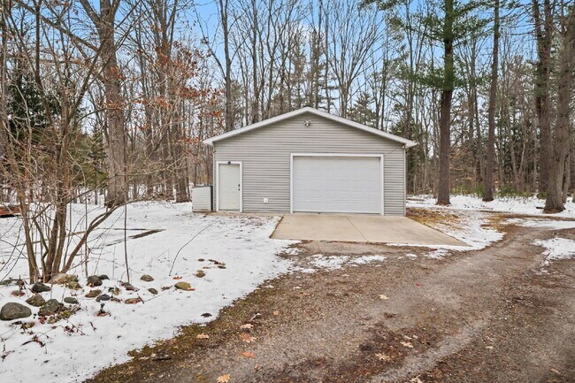 Building Photo - Beautifully Updated 4-bedroom, 2-bathroom Rental Property- $2100/Month