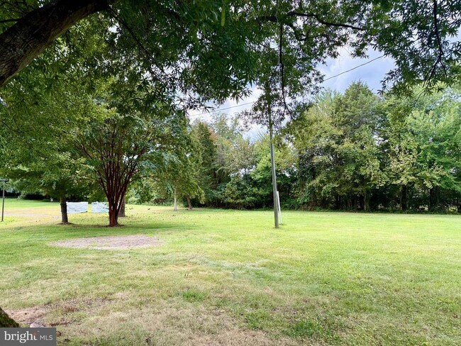 Building Photo - 5865 Websters Way